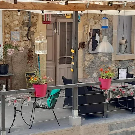 Panzió Sur La Bonnefooi Prades-sur-Vernazobre
